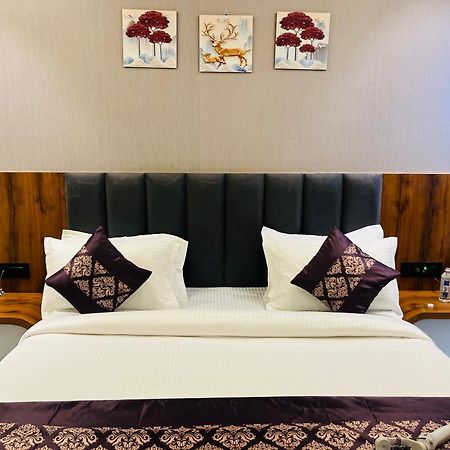 Hotel Royal Empire Гандинагар Экстерьер фото