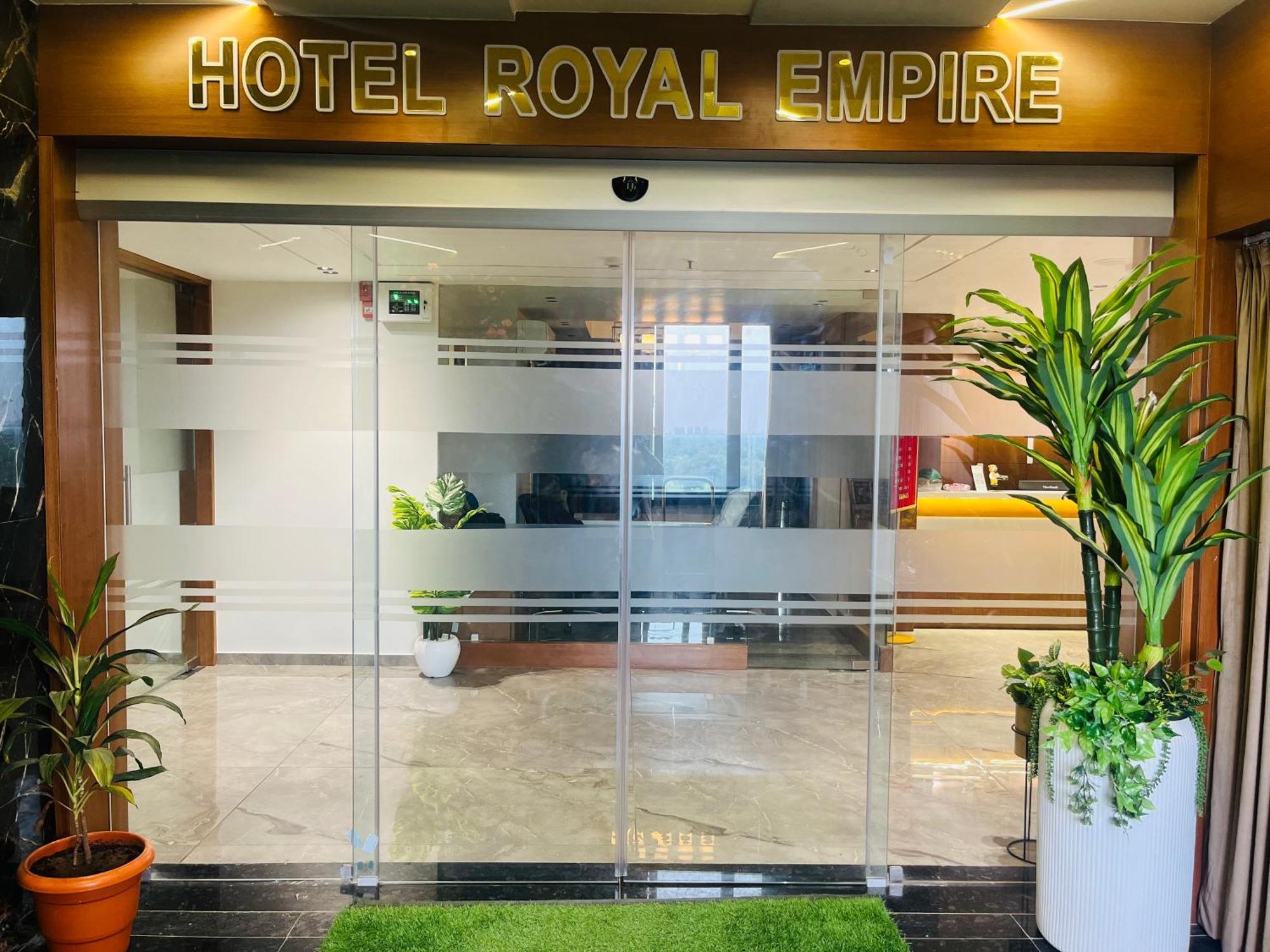 Hotel Royal Empire Гандинагар Экстерьер фото