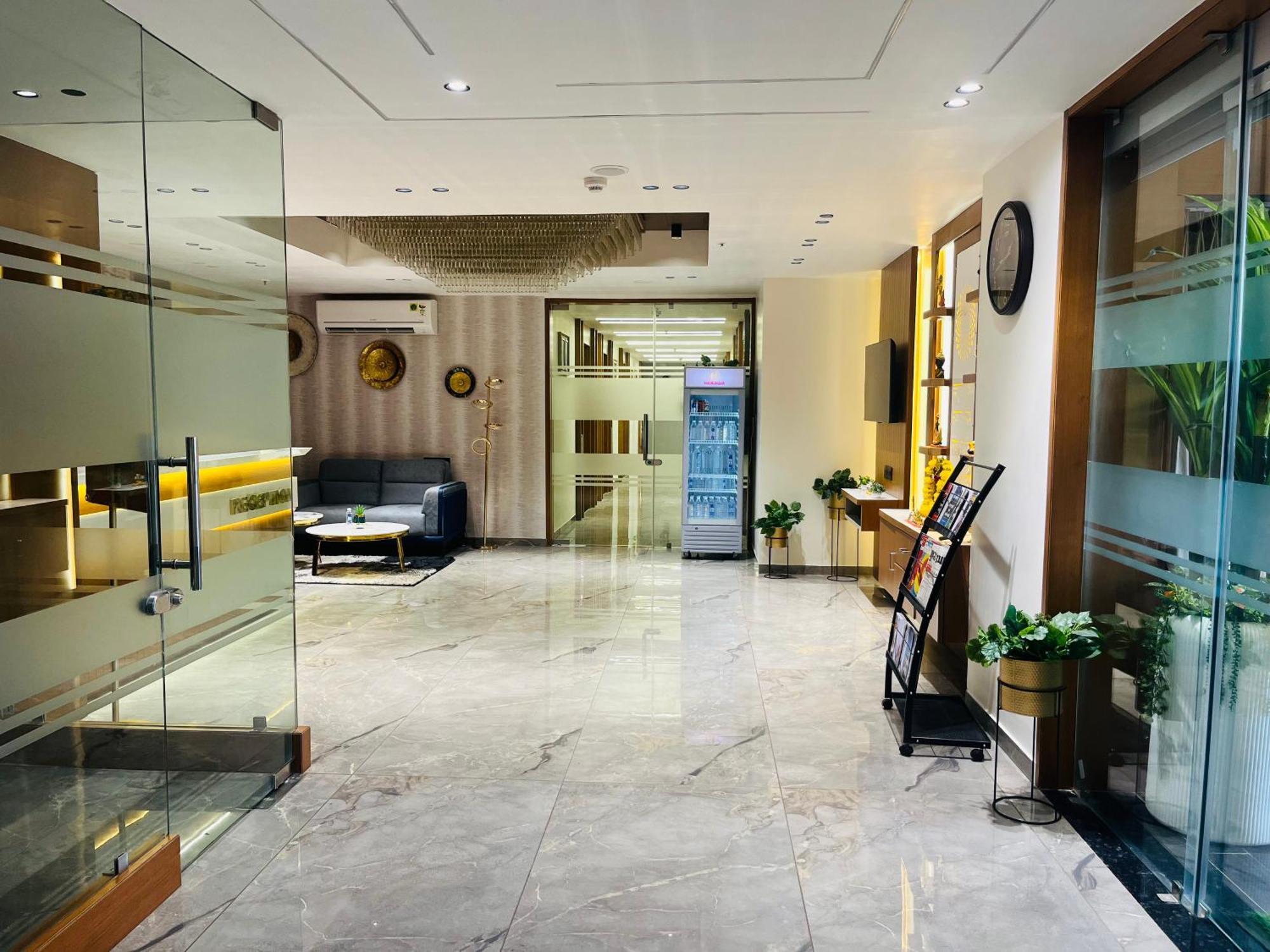 Hotel Royal Empire Гандинагар Экстерьер фото